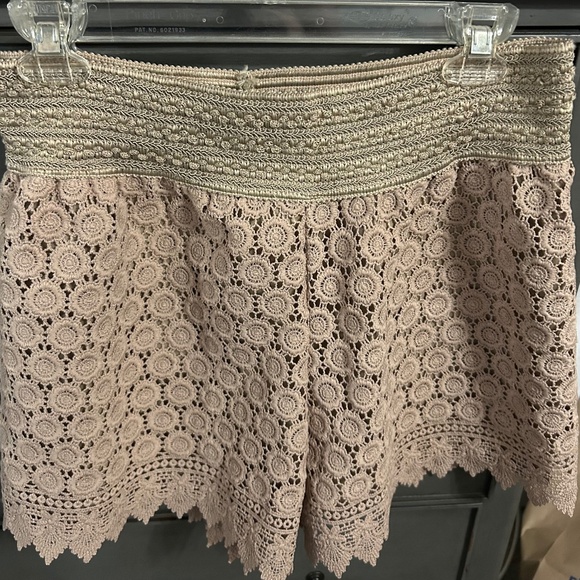 Boho Crotchet Tan Shorts Large - Picture 1 of 2